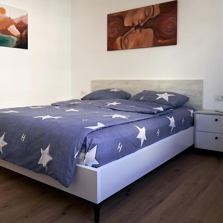 Central Beach Apartment Sarandë Eksteriør billede