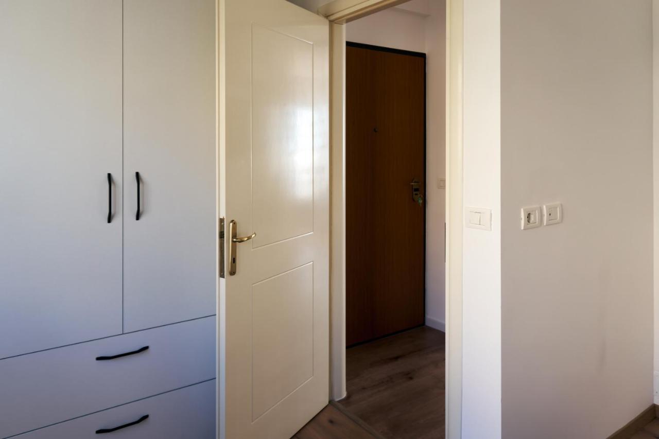 Central Beach Apartment Sarandë Eksteriør billede
