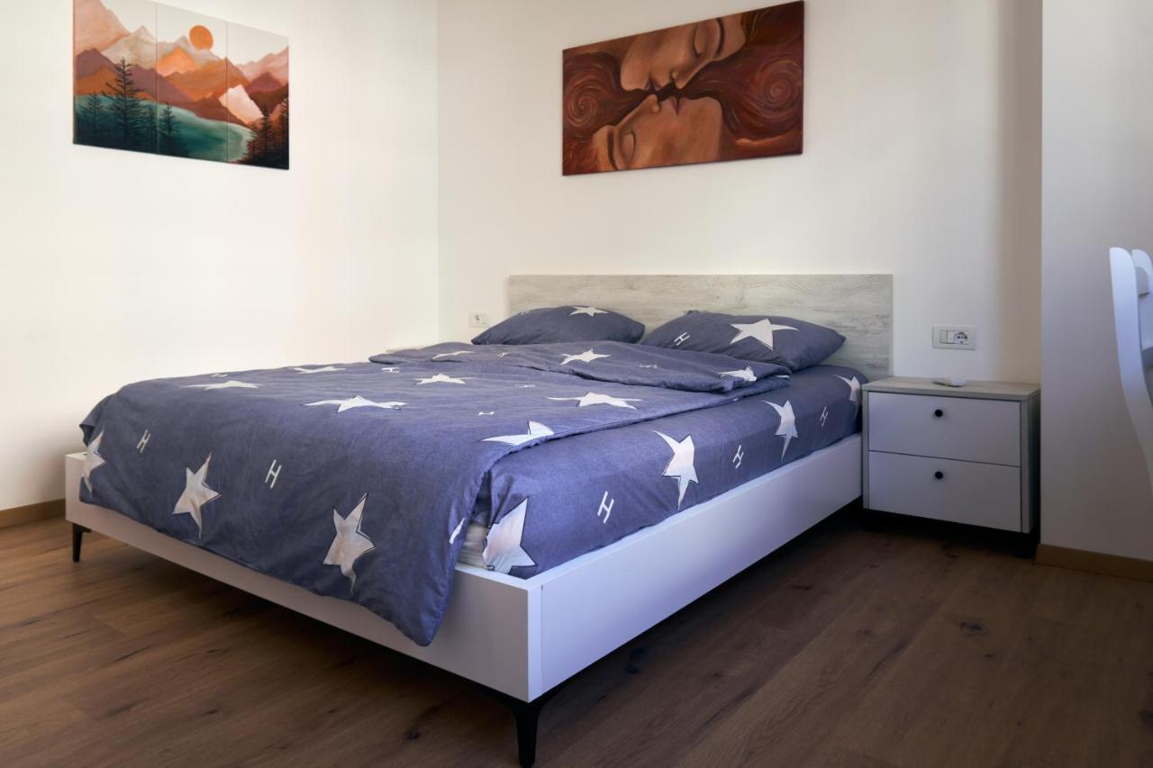 Central Beach Apartment Sarandë Eksteriør billede